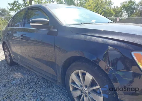 2015 Volkswagen Jetta 1.8T Se z USA, uszkodzony, nr VIN 3VWD07AJ0FM255204